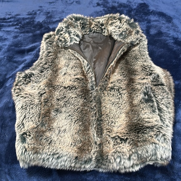 Faux fur sleeveless cardigan-fully lined and quite heavy - Picture 3 of 3